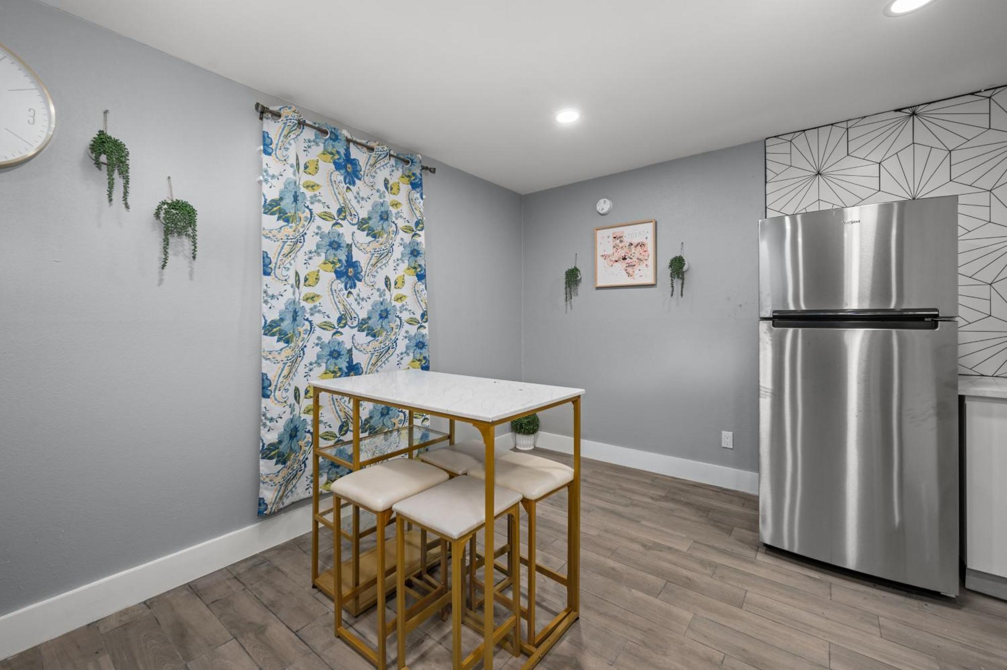 Comfortable 2Br Uptown Escape With Free Park Х'юстон Екстер'єр фото