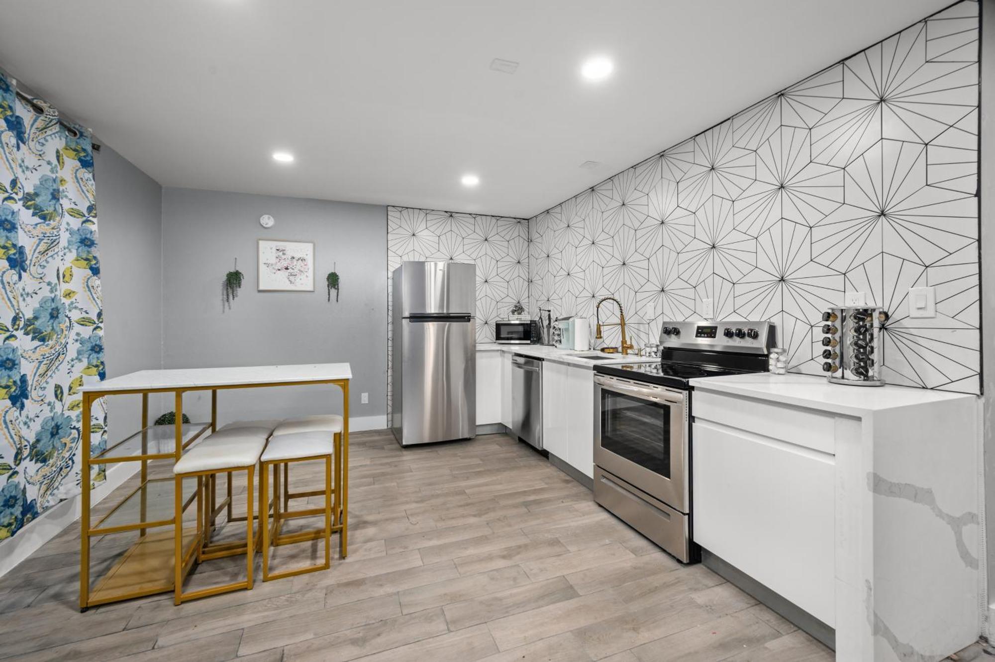 Comfortable 2Br Uptown Escape With Free Park Х'юстон Екстер'єр фото